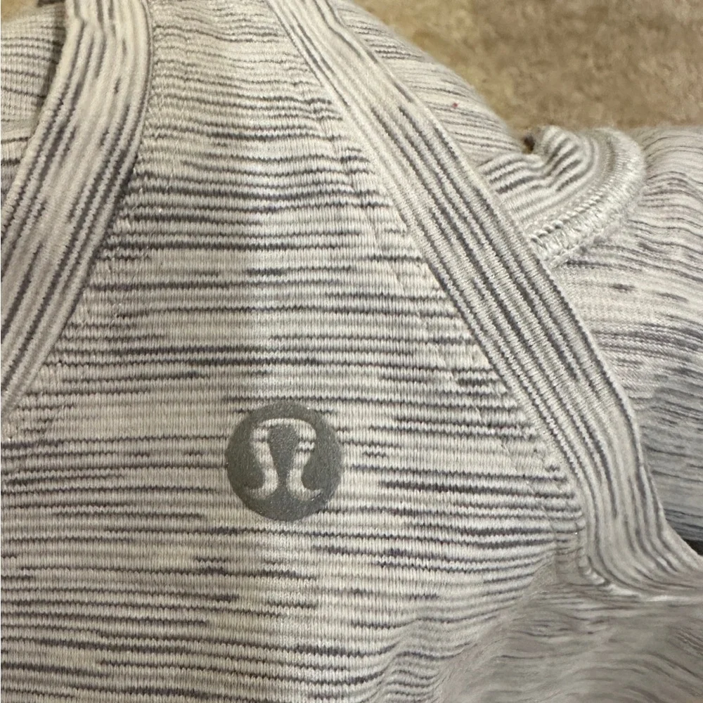 Lululemon Athletica Light Gray Racerback workout Tank Top Size‎ Small